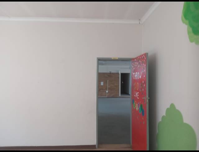 348M² BUILDING TO LET IN APEX